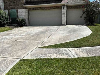 Lawn care service in Manvel, 77578