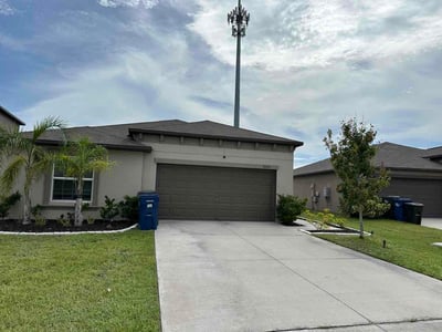 Lawn care service in Palmetto, 34221