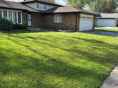 Lawn care service in Glenwood, 60425