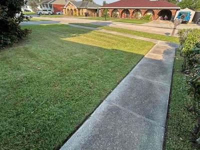 Lawn care service in Chalmette, 70043