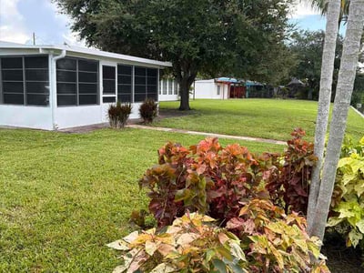 Lawn care service in Vero Beach, 32962