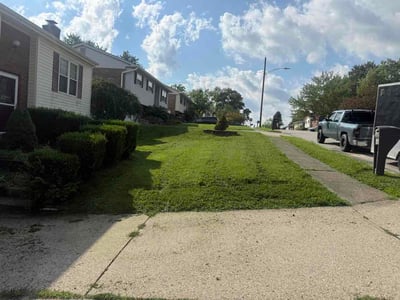 Lawn care service in Florence, 41042