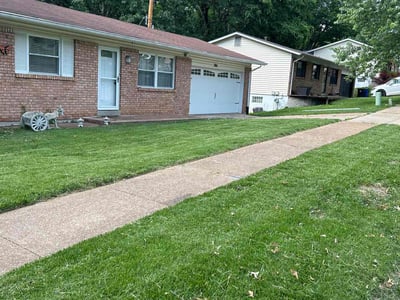 Lawn care service in St. Louis, 63129