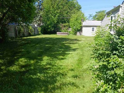 Lawn care service in Warren, 48089