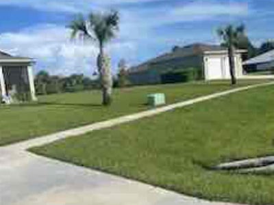 Lawn care service in Sebastian, 32958