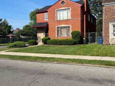 Lawn care service in Detroit, 48221