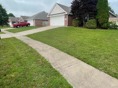 Lawn care service in Fayetteville, 72704