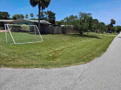 Lawn care service in Jacksonville Beach, 32250
