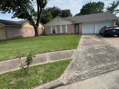 Lawn care service in Humble, 77338