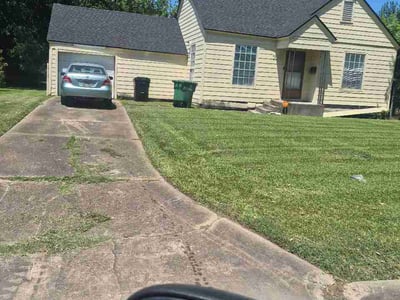 Lawn care service in Houston, 77087