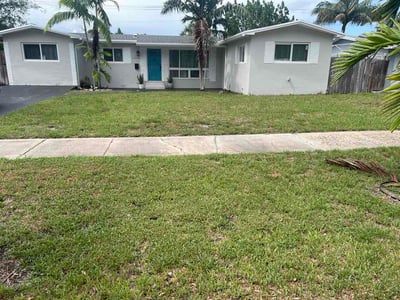 Lawn care service in Hollywood, 33021