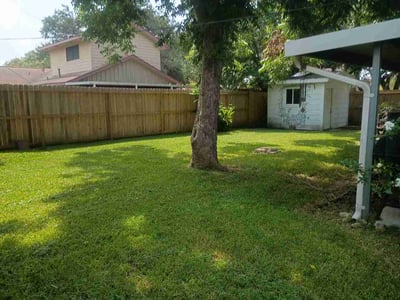 Lawn care service in Pasadena, 77502