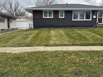 Lawn care service in Des Moines, 50310