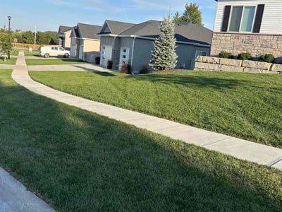 Lawn care service in Lincoln, 68526
