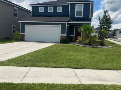 Lawn care service in Jacksonville, 32221