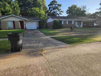 Lawn care service in Shreveport, 71106