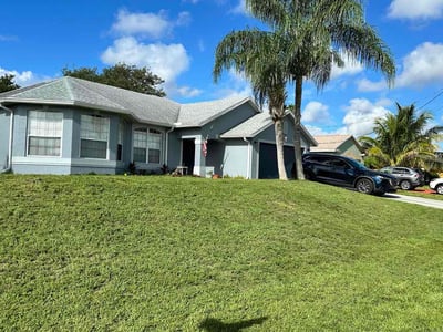 Lawn care service in Port St. Lucie, 34953
