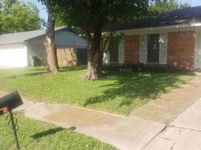 Lawn care service in Fort Worth, 76180
