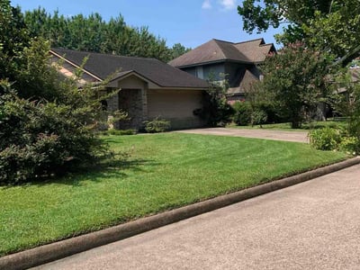 Lawn care service in Houston, 77339