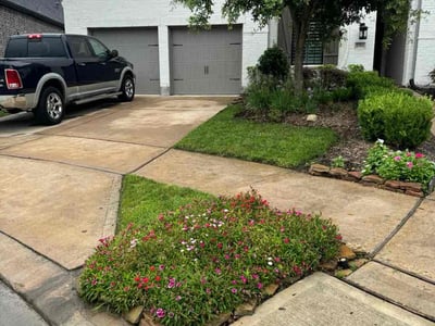 Lawn care service in Missouri City, 77459