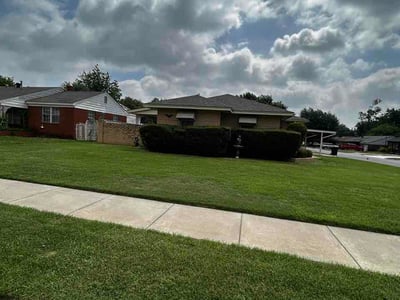 Lawn care service in Oklahoma City, 73109