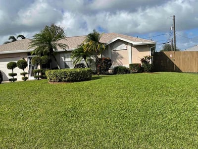 Lawn care service in Port St. Lucie, 34953