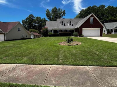 Lawn care service in Hampton, 30228