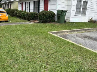 Lawn care service in Columbia, 29205