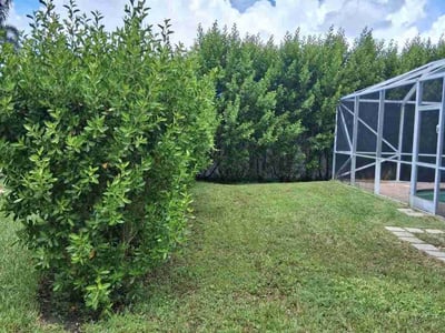 Lawn care service in Pembroke Pines, 33029