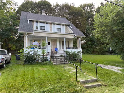 Lawn care service in Akron, 44307