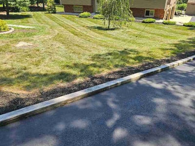 Lawn care service in East Lyme, 06357