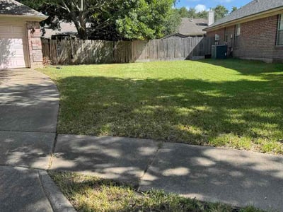 Lawn care service in Richmond, 77407