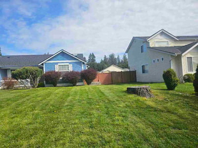 Lawn care service in Spanaway, 98387