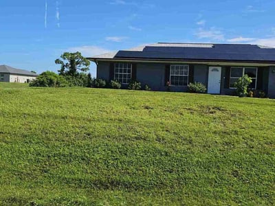 Lawn care service in Cape Coral, 33993