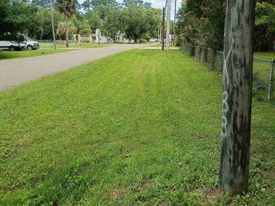Lawn care service in Yulee, 32097