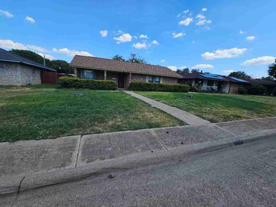 Lawn care service in Grand Prairie, 75051