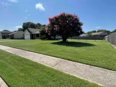Lawn care service in Tulsa, 74133