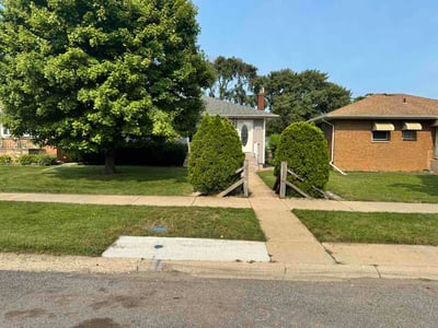 Lawn care service in East Chicago, 46312