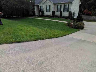 Lawn care service in Morganton, 28655