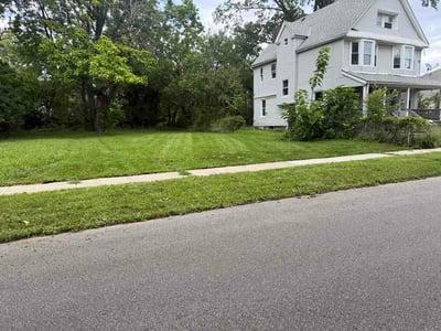 Lawn care service in Cleveland, 44103