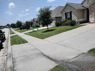 Lawn care service in Conroe, 77304