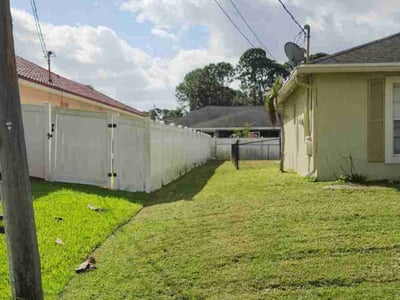 Lawn care service in Port St. Lucie, 34953