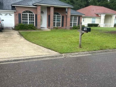 Lawn care service in Jacksonville, 32221