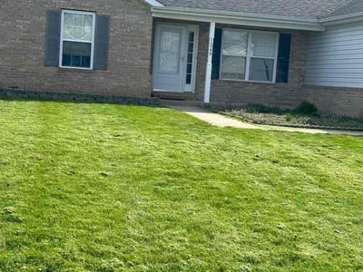 Lawn care service in St. Louis, 63129