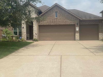 Lawn care service in Conroe, 77384