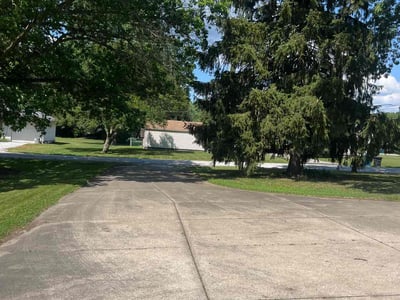 Lawn care service in Kent, 44240