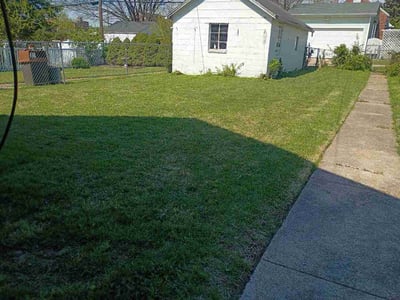 Lawn care service in St. Louis, 63111