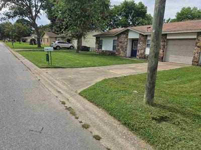 Lawn care service in Jacksonville, 72076