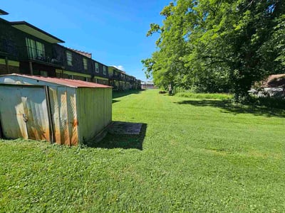 Lawn care service in Louisville, 40219