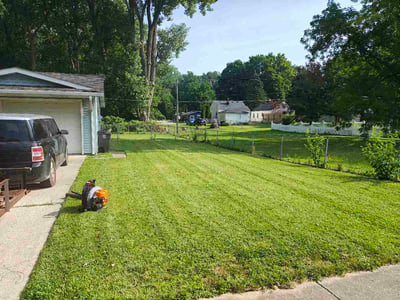 Lawn care service in Fort Wayne, 46809